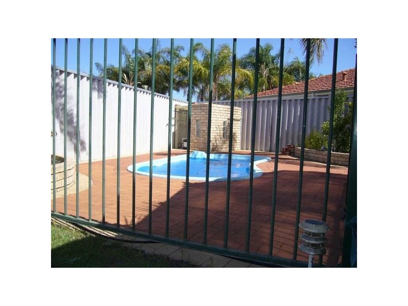 16 Clivedon Court, Ballajura WA 6066