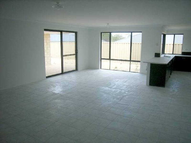 6 Champaigne Drive, Tapping WA 6065