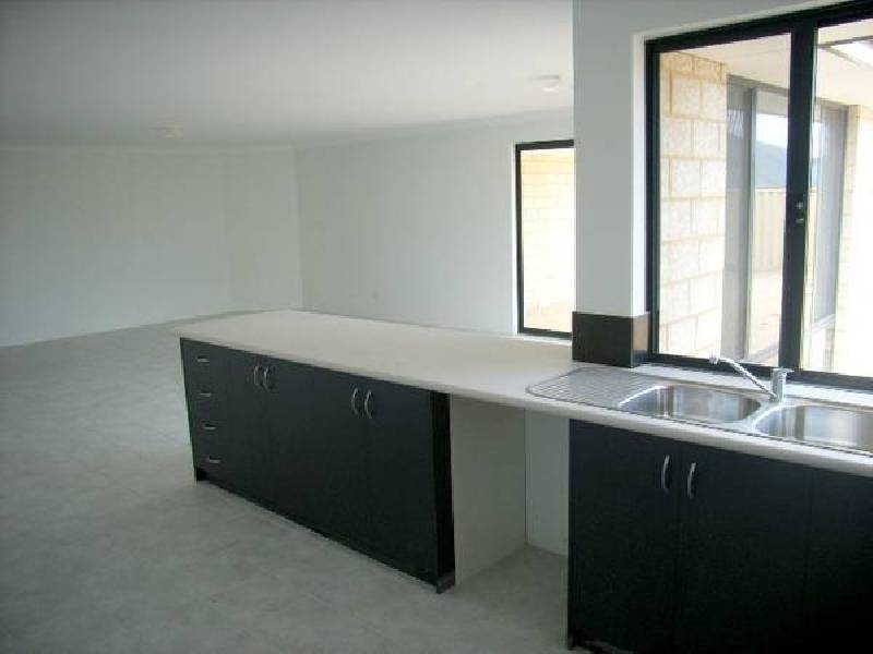 6 Champaigne Drive, Tapping WA 6065