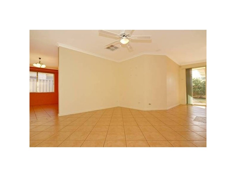 8 Whim Court, Kinross WA 6028