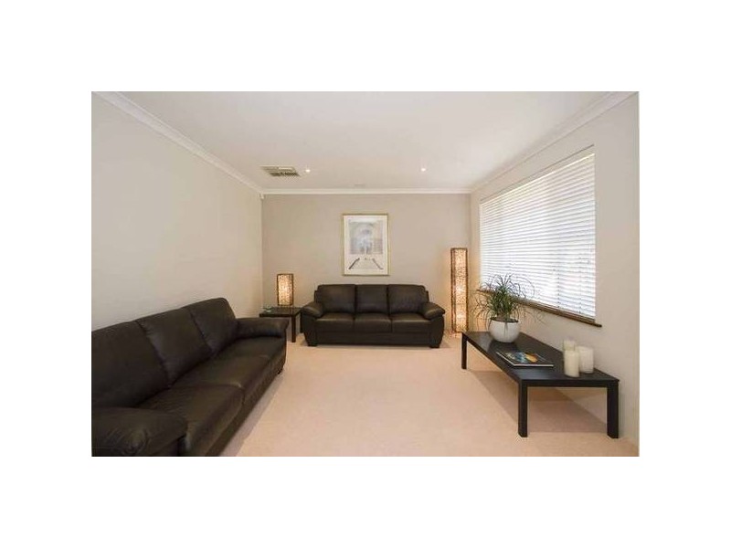 16 St Helena Way, Iluka WA 6028