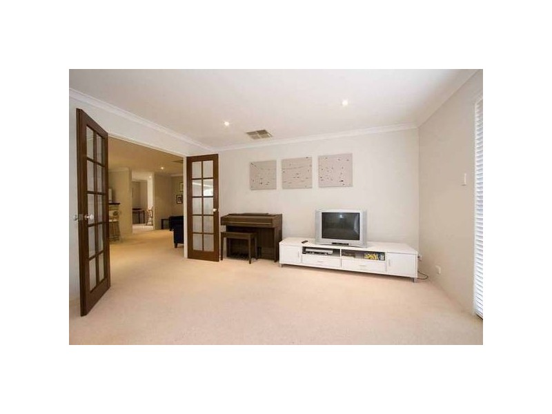 16 St Helena Way, Iluka WA 6028