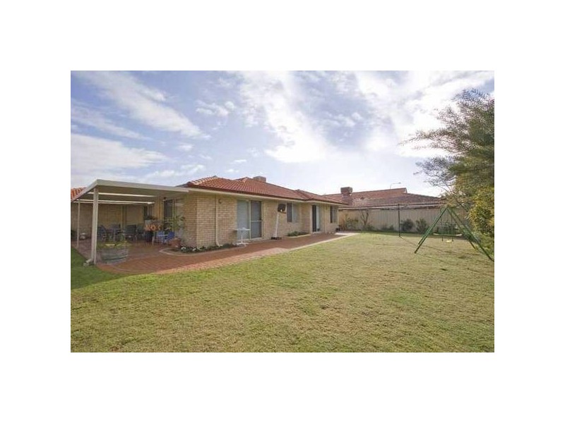 16 St Helena Way, Iluka WA 6028