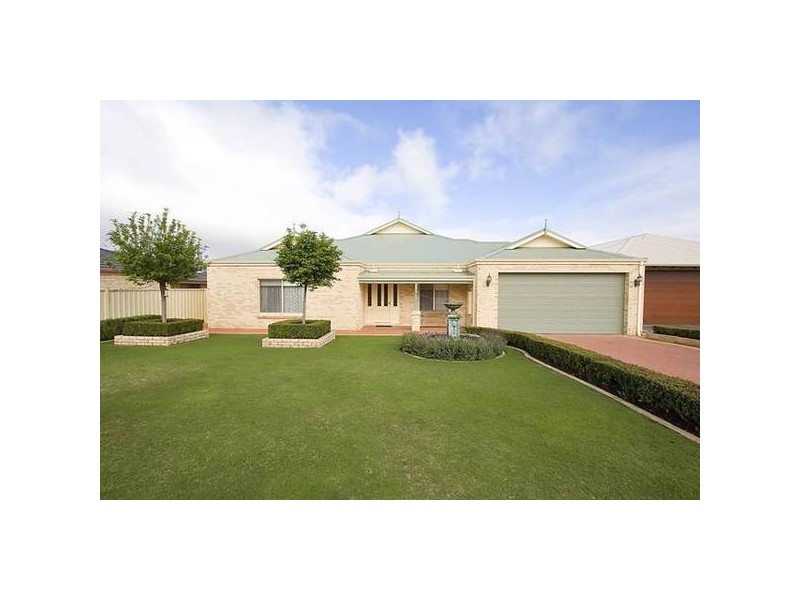 33 Oakdene Drive, Madeley WA 6065