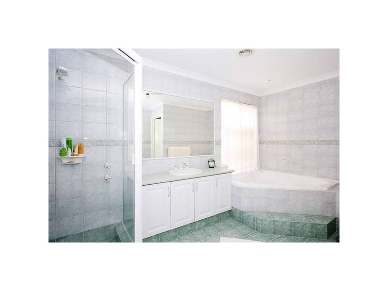 33 Oakdene Drive, Madeley WA 6065