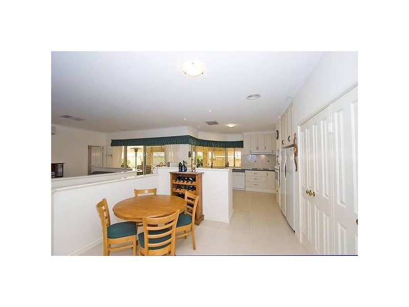 33 Oakdene Drive, Madeley WA 6065