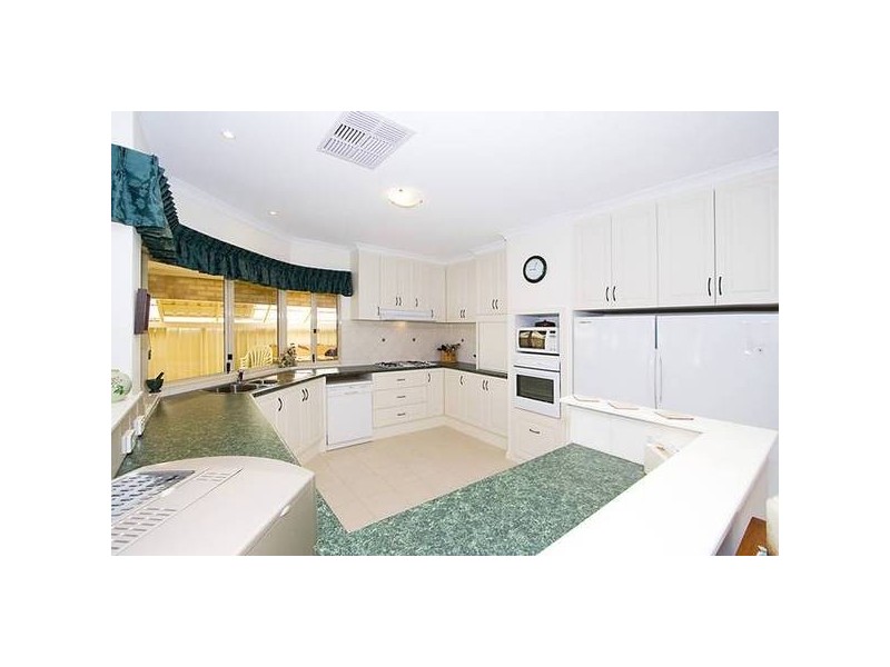 33 Oakdene Drive, Madeley WA 6065