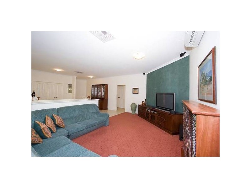 33 Oakdene Drive, Madeley WA 6065