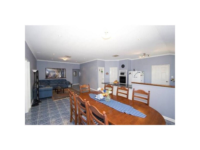 24 Edinburgh Avenue, Kinross WA 6028