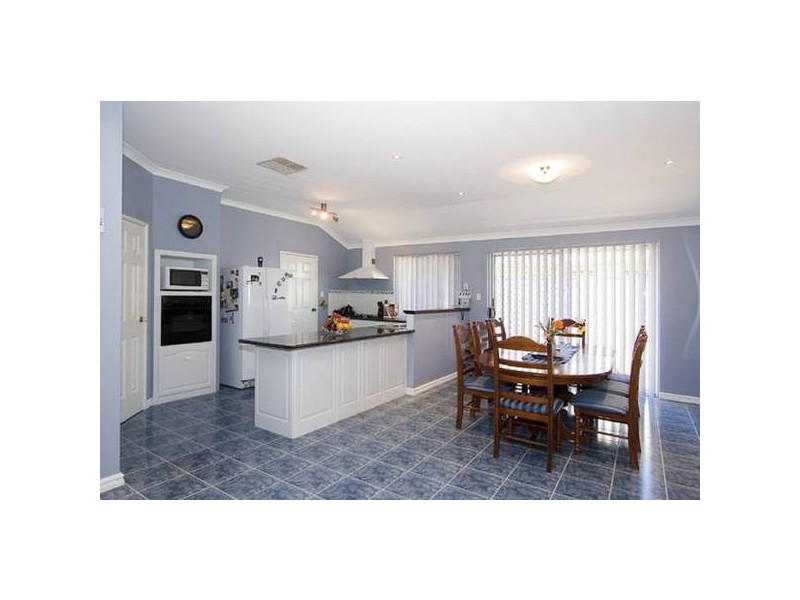 24 Edinburgh Avenue, Kinross WA 6028