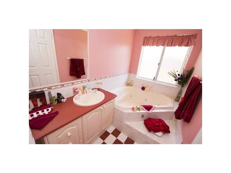 24 Edinburgh Avenue, Kinross WA 6028