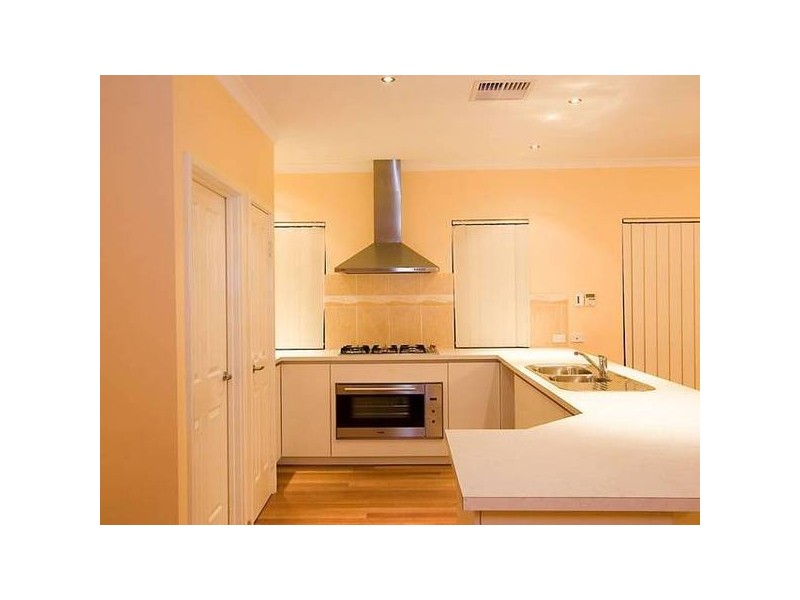 30 Fineview Crescent, Carramar WA 6031