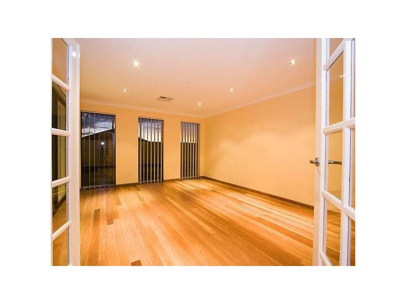 30 Fineview Crescent, Carramar WA 6031