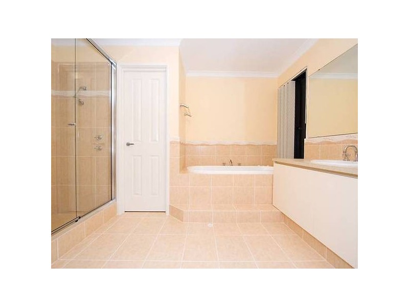 30 Fineview Crescent, Carramar WA 6031