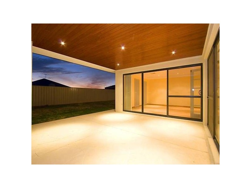 30 Fineview Crescent, Carramar WA 6031