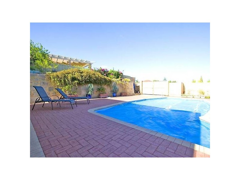 2 Thimble Court, Ocean Reef WA 6027