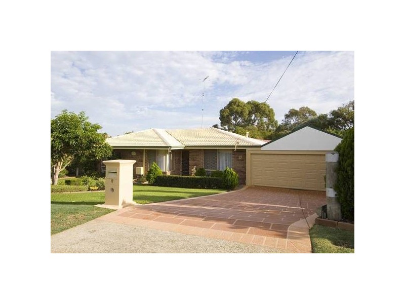 17 Coyle Road, Beldon WA 6027