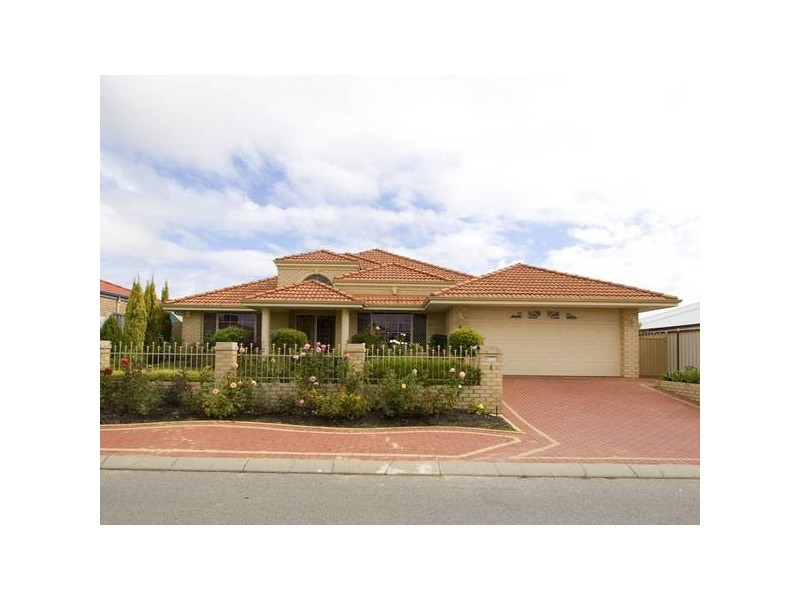 4 Manitoba Court, Joondalup WA 6027