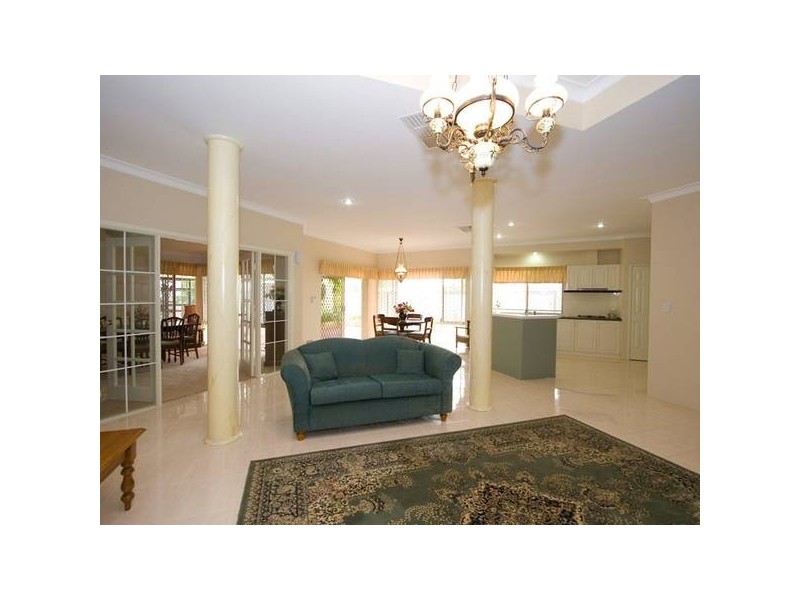 4 Manitoba Court, Joondalup WA 6027