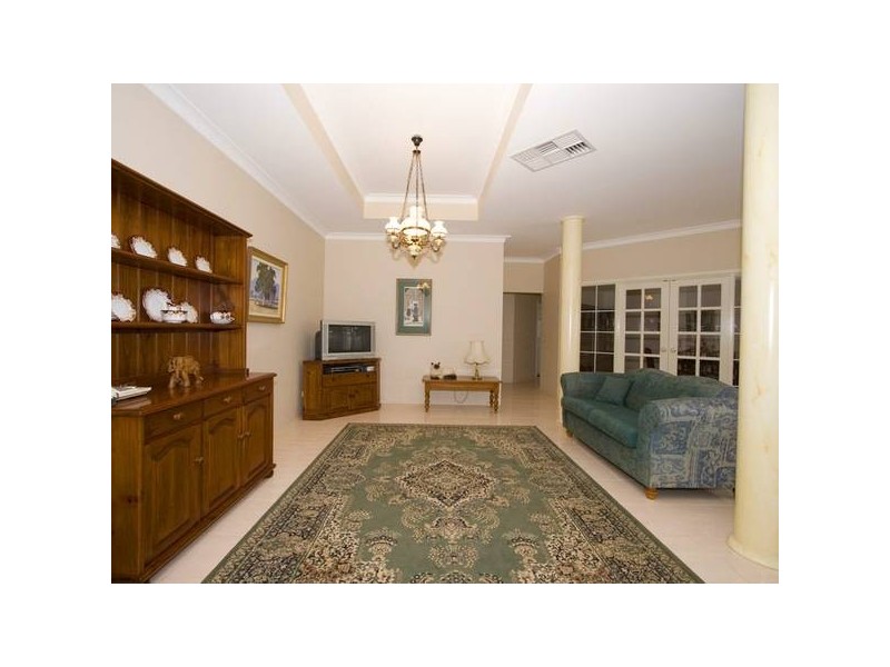 4 Manitoba Court, Joondalup WA 6027