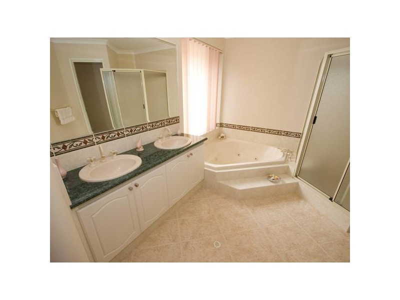 4 Manitoba Court, Joondalup WA 6027