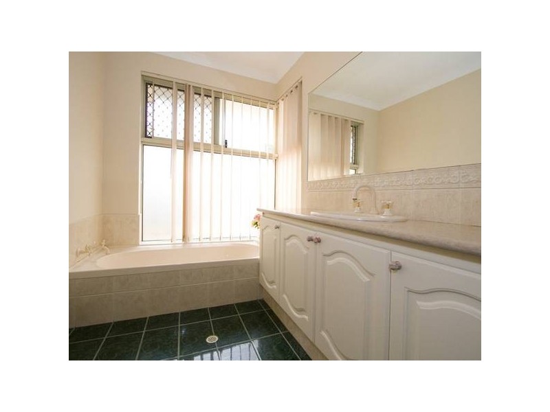 4 Manitoba Court, Joondalup WA 6027