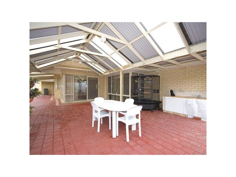 4 Manitoba Court, Joondalup WA 6027