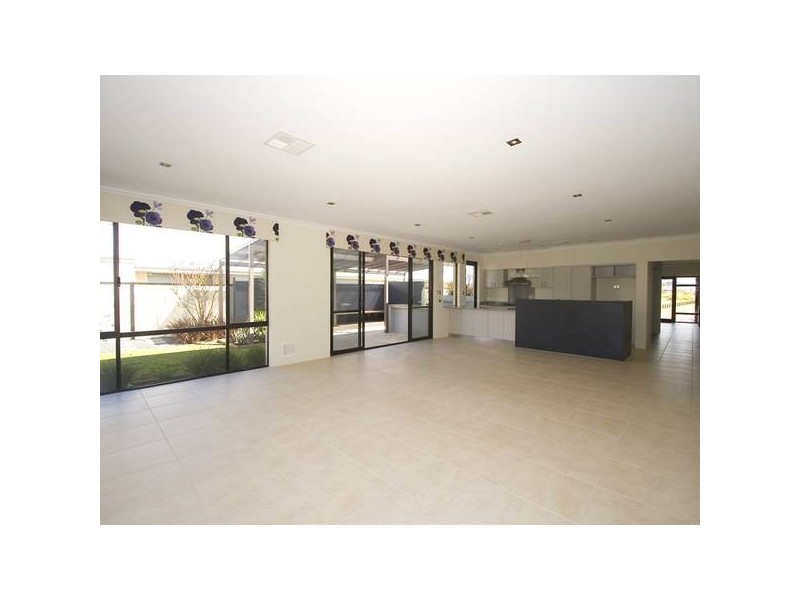 24 Riverlinks Drive, Clarkson WA 6030