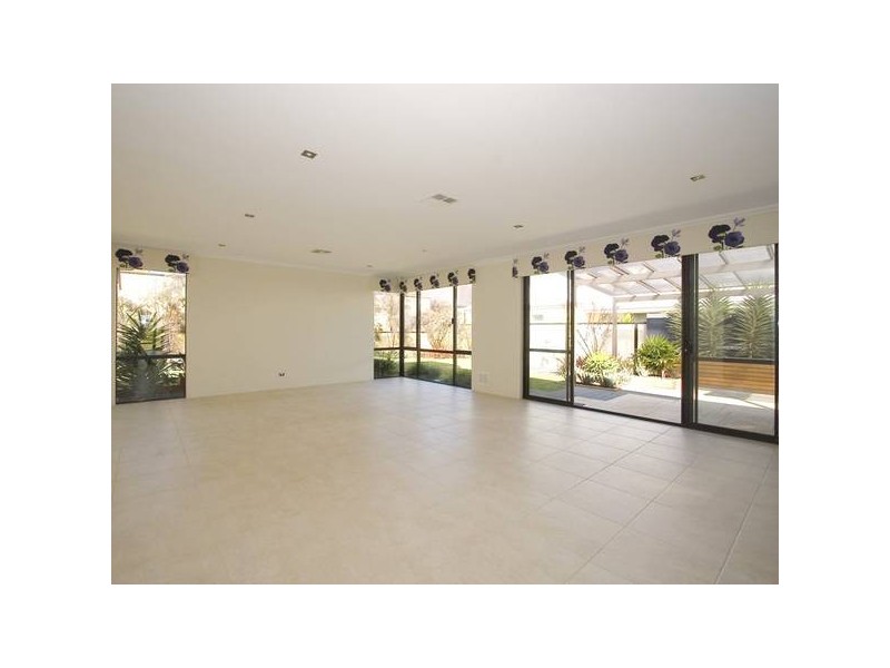 24 Riverlinks Drive, Clarkson WA 6030