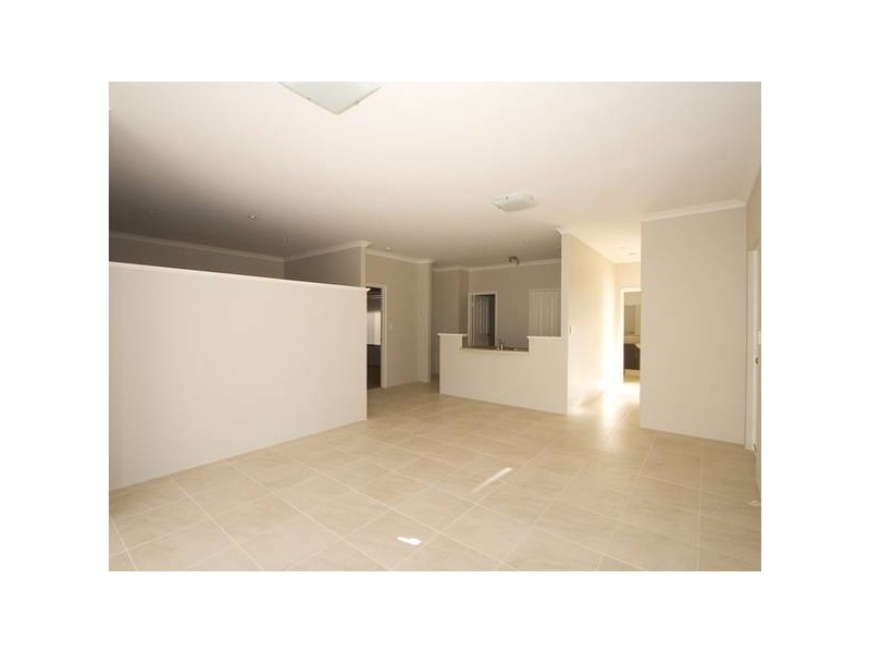 2/81 Shepperton Drive, Butler WA 6036