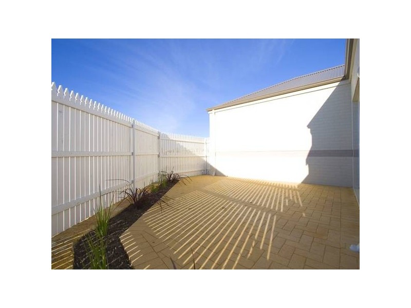 2/81 Shepperton Drive, Butler WA 6036