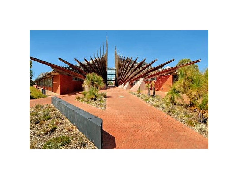 28 Fineview Crescent, Carramar WA 6031