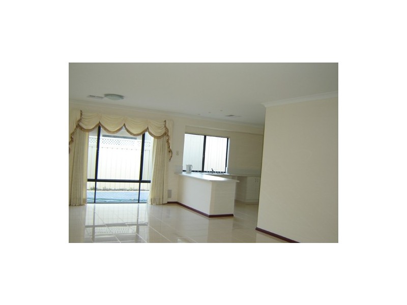 32 Westwood Meander, Carramar WA 6031