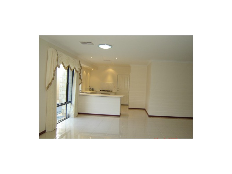 32 Westwood Meander, Carramar WA 6031