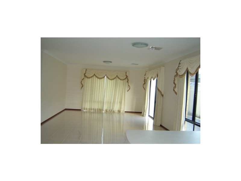 32 Westwood Meander, Carramar WA 6031