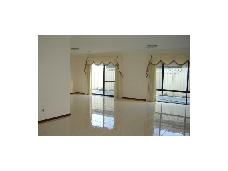 32 Westwood Meander, Carramar WA 6031