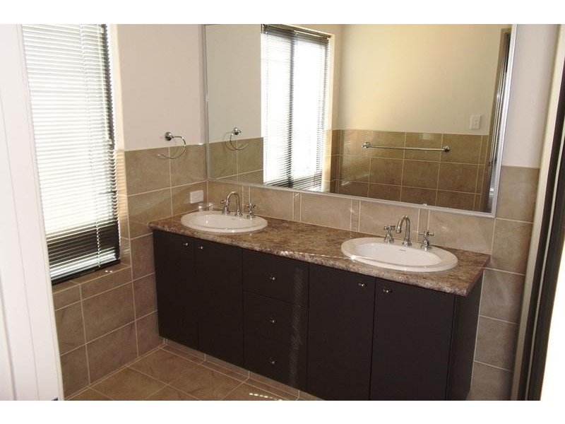 18 Grallina Way, Tapping WA 6065