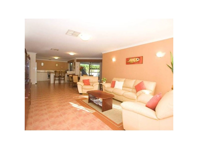 6/5 Yarra Court, Carramar WA 6031