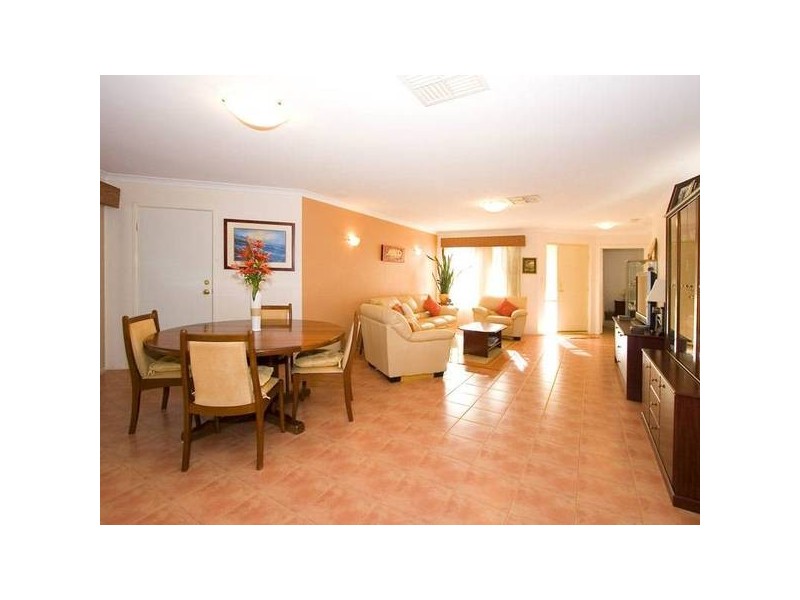 6/5 Yarra Court, Carramar WA 6031