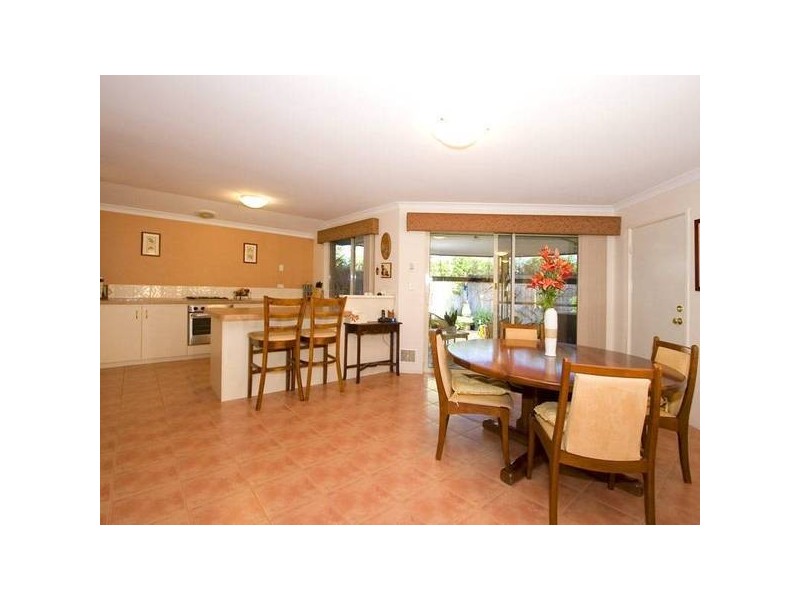 6/5 Yarra Court, Carramar WA 6031