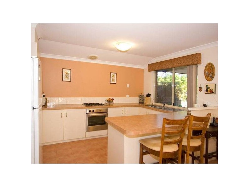 6/5 Yarra Court, Carramar WA 6031