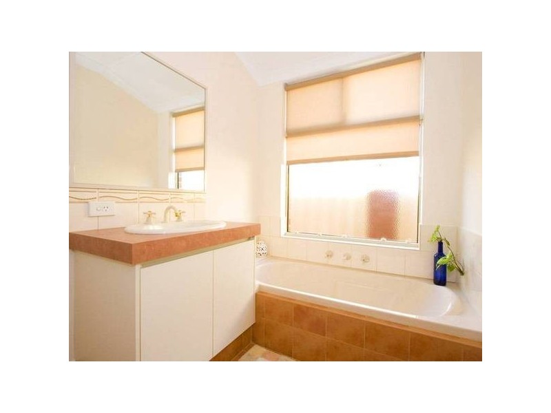 6/5 Yarra Court, Carramar WA 6031