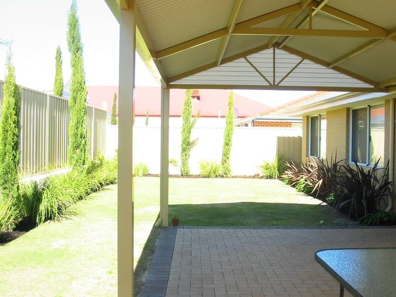 8 Minjah Circuit, Carramar WA 6031