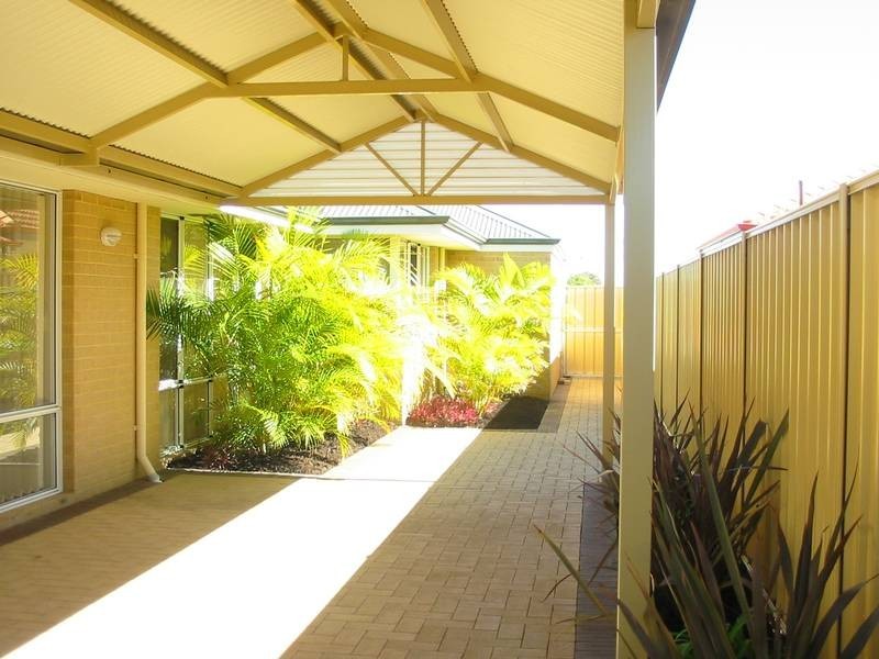 8 Minjah Circuit, Carramar WA 6031