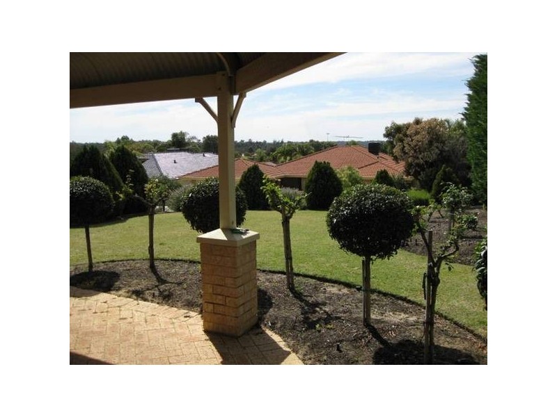 8 Tumba Court, Joondalup WA 6027