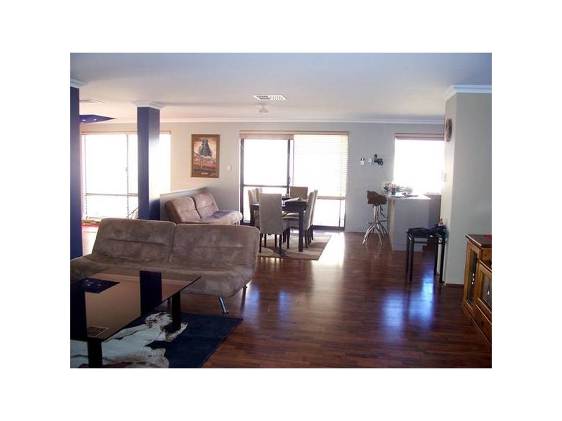 31 Shiralee Bend, Carramar WA 6031