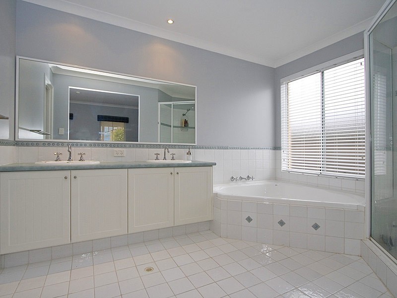 35 Meadowbrook Promenade, Currambine WA 6028