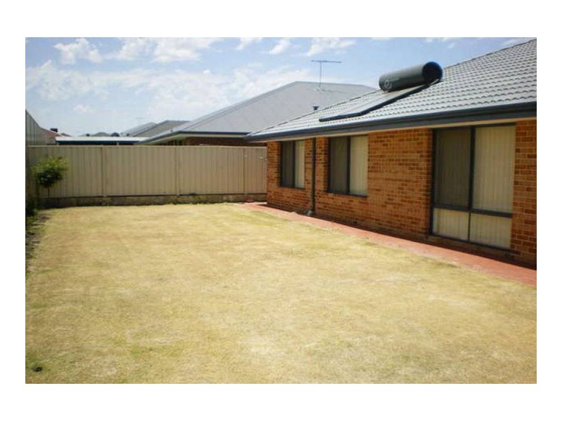 39 Shiralee Bend, Carramar WA 6031