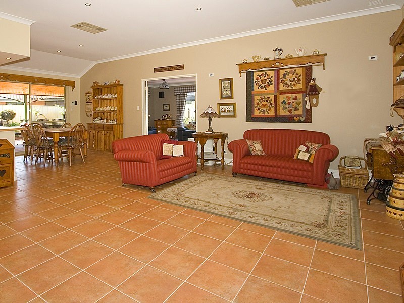 4 Hiltaba Court, Tapping WA 6065