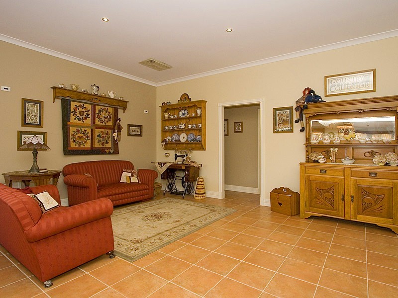 4 Hiltaba Court, Tapping WA 6065